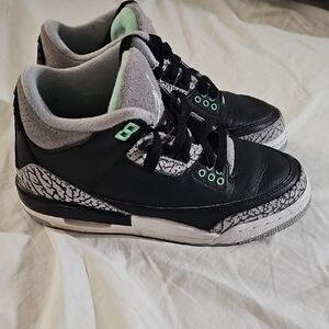 JORDAN 3 Retro Green Glow NIKE Youth Sneakers